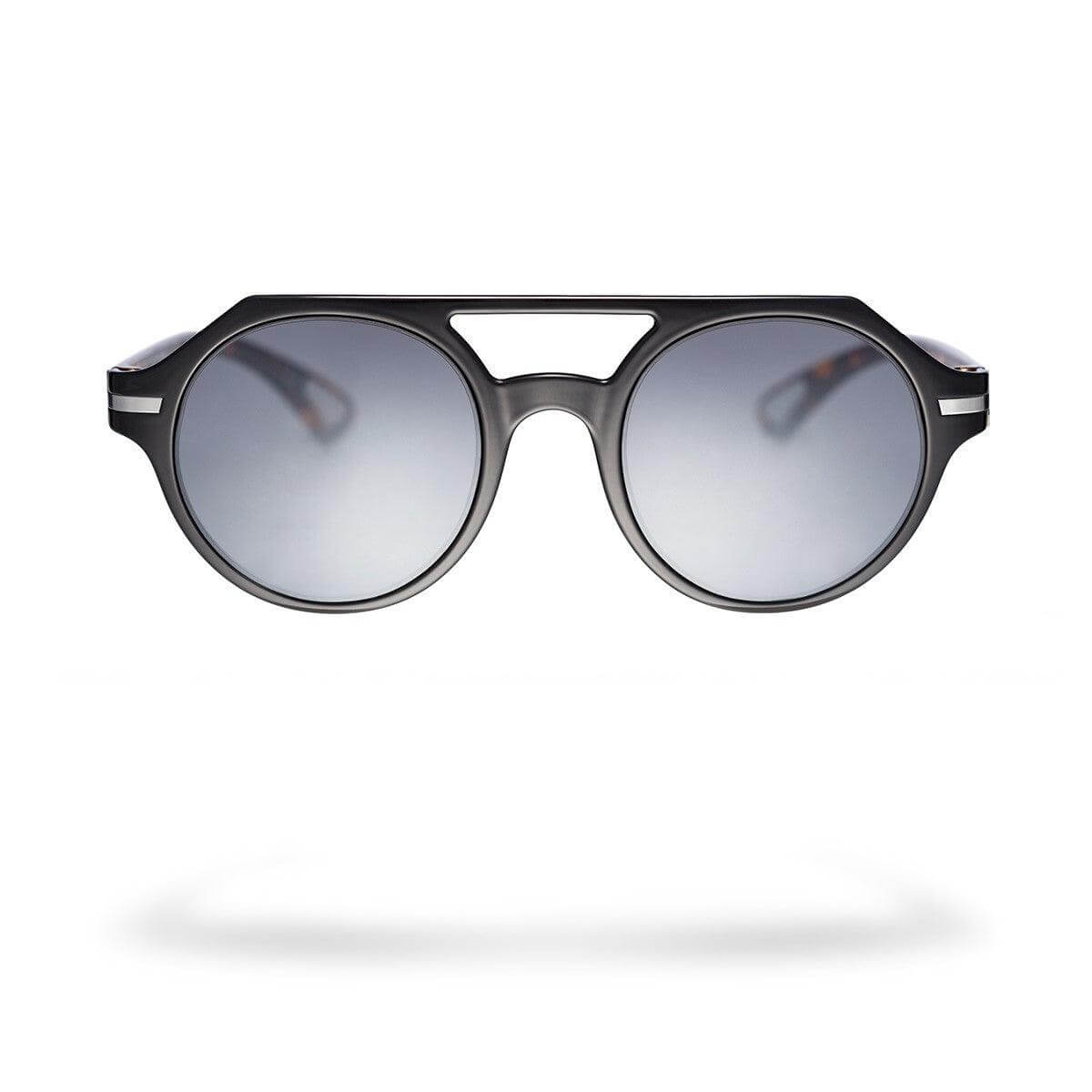 Occhiali da sole PIERO C3 con montatura nera e lenti fotocromatiche grigie, parte della collezione Flexo.