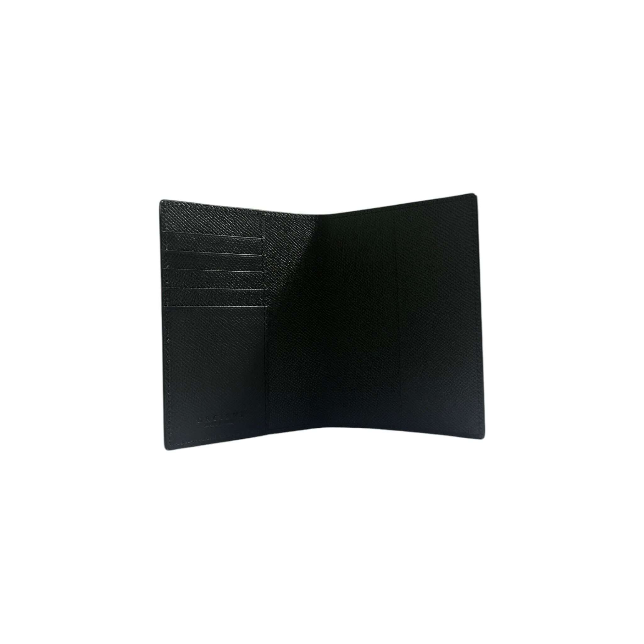Interno del portapassaporto Timeless in Pelle Palmellata con scomparti per carte e passaporto, design elegante e pratico.