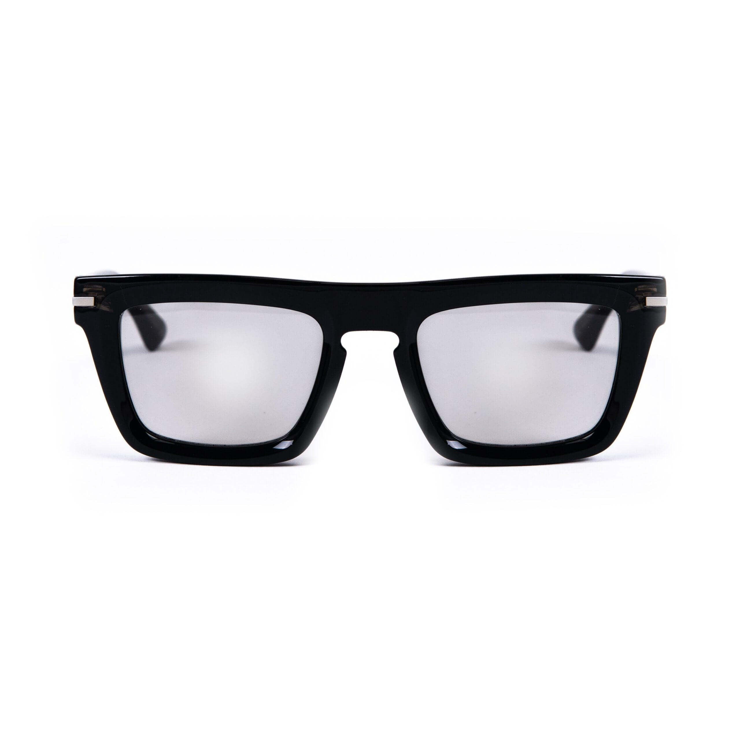 Occhiali SOUTH BEACH C6, design elegante e moderno, con grigio scuro e trasparenza per uno stile raffinato.