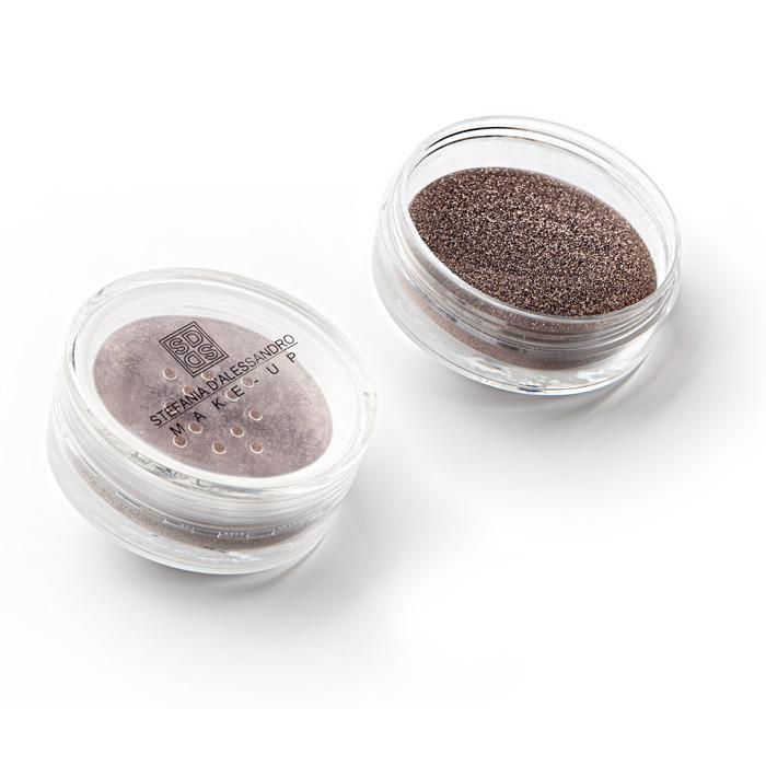 Ombretto Spice: glitter in polvere libera con effetto perlato e iridescente per massima brillantezza.