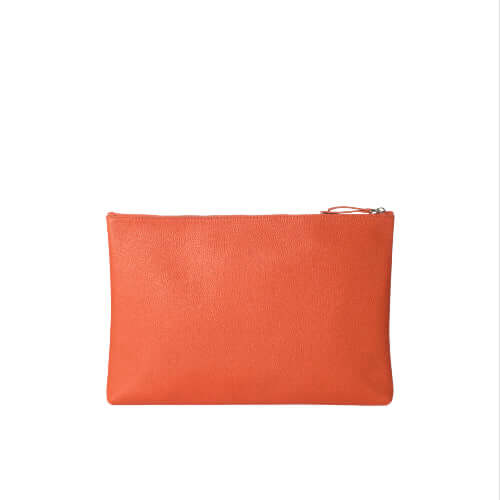 Borsa a mano portadocumenti in pelle martellata, colore arancione, chiusura zip, Made in Italy, dimensioni 37x25x2.5 cm.