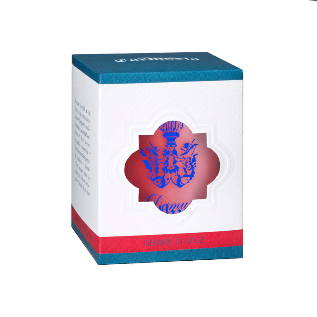 Gemme di Sole candela in elegante packaging, bicchiere sabbiato e logo Carthusia, profumata per ogni angolo della casa.