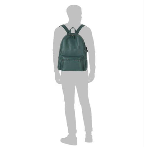 Zaino Micron in pelle verde, 33x40x14 cm, tracolle regolabili, chiusura zip, made in Italy.