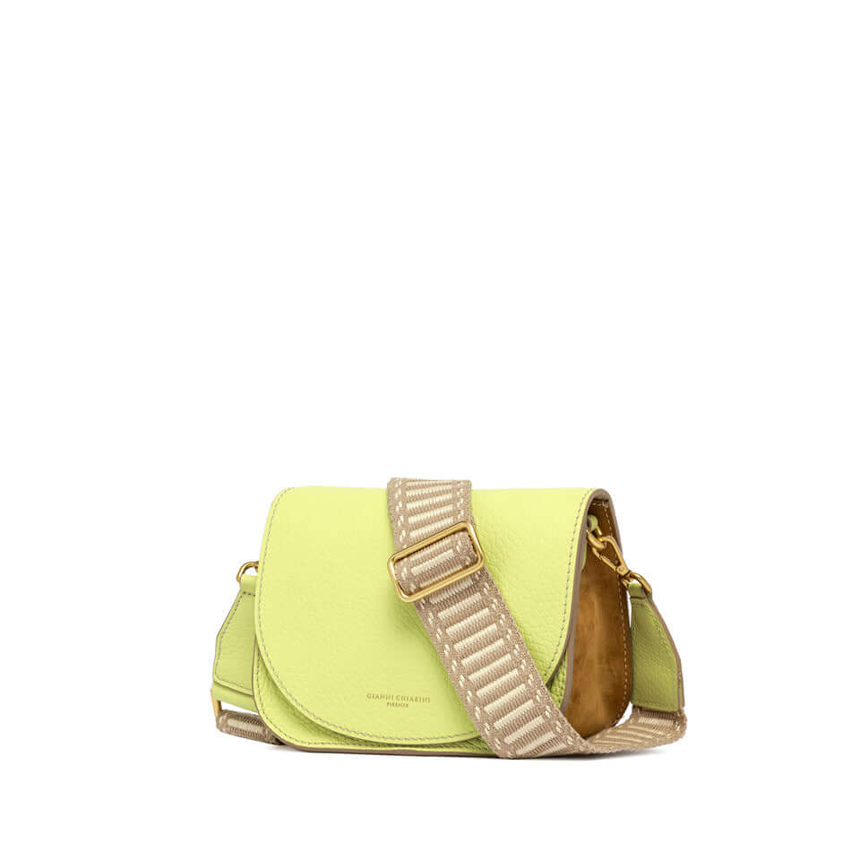 Borsa TARA di Gianni Chiarini, elegante con patta magnetica e tracolla in tessuto a spiga, in morbida pelle e camoscio.