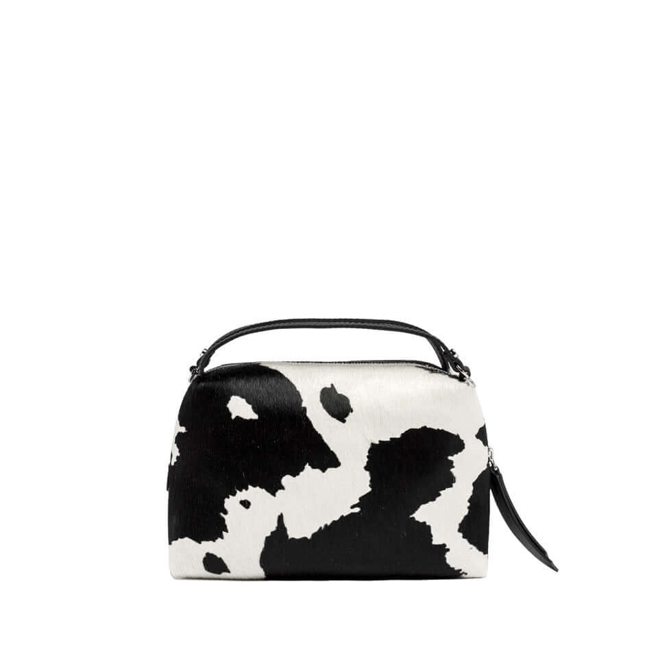 Borsa Alifa di Gianni Chiarini, compatta in pelle effetto cavallino, con doppi manici e tracolla, colore bianco e nero.
