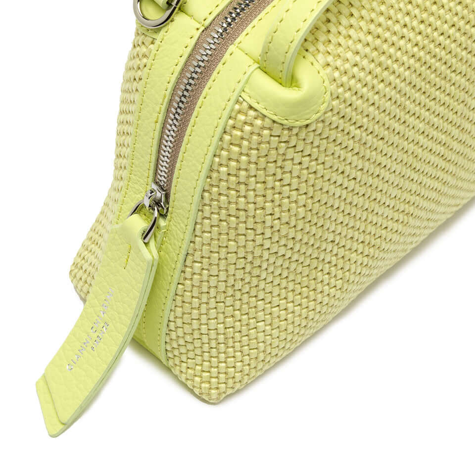 Borsa Alifa in paglia intrecciata gialla di Gianni Chiarini, con doppio manico e tracolla, dimensioni 26x16x12 cm.