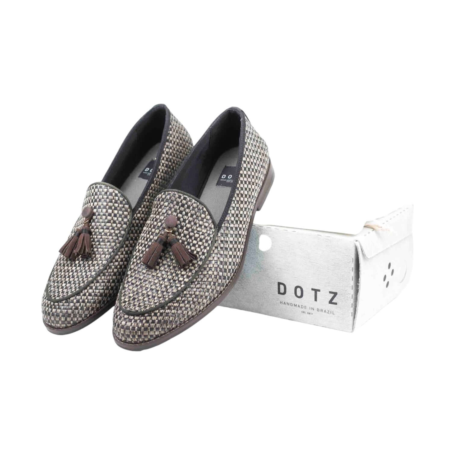 Mocassino Cajuzinho in stile brasiliano, realizzato con materiali di scarto, sostenibile e alla moda.