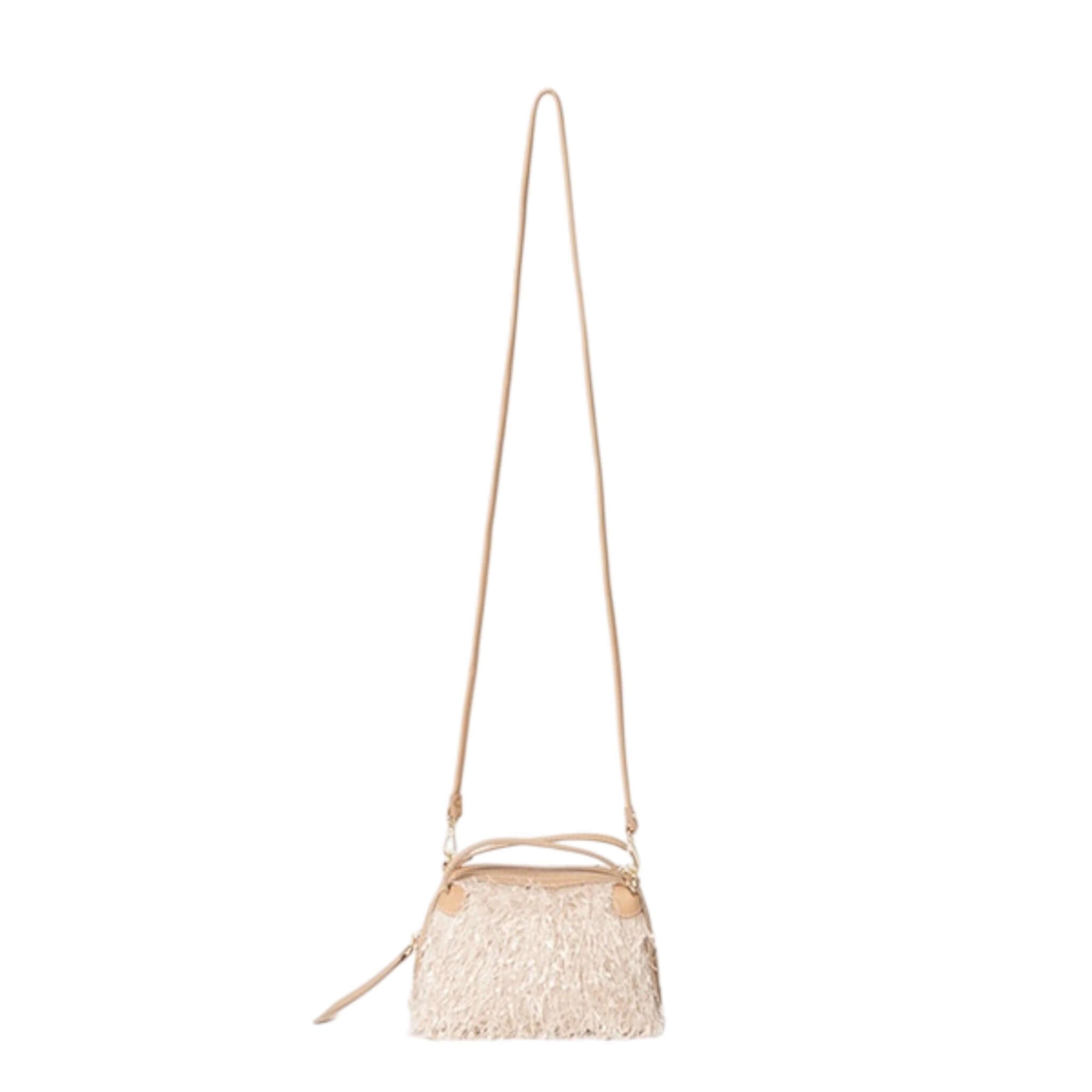 Borsa a mano Alifa di Gianni Chiarini, grande, in tessuto sfrangiato con tracolla regolabile.