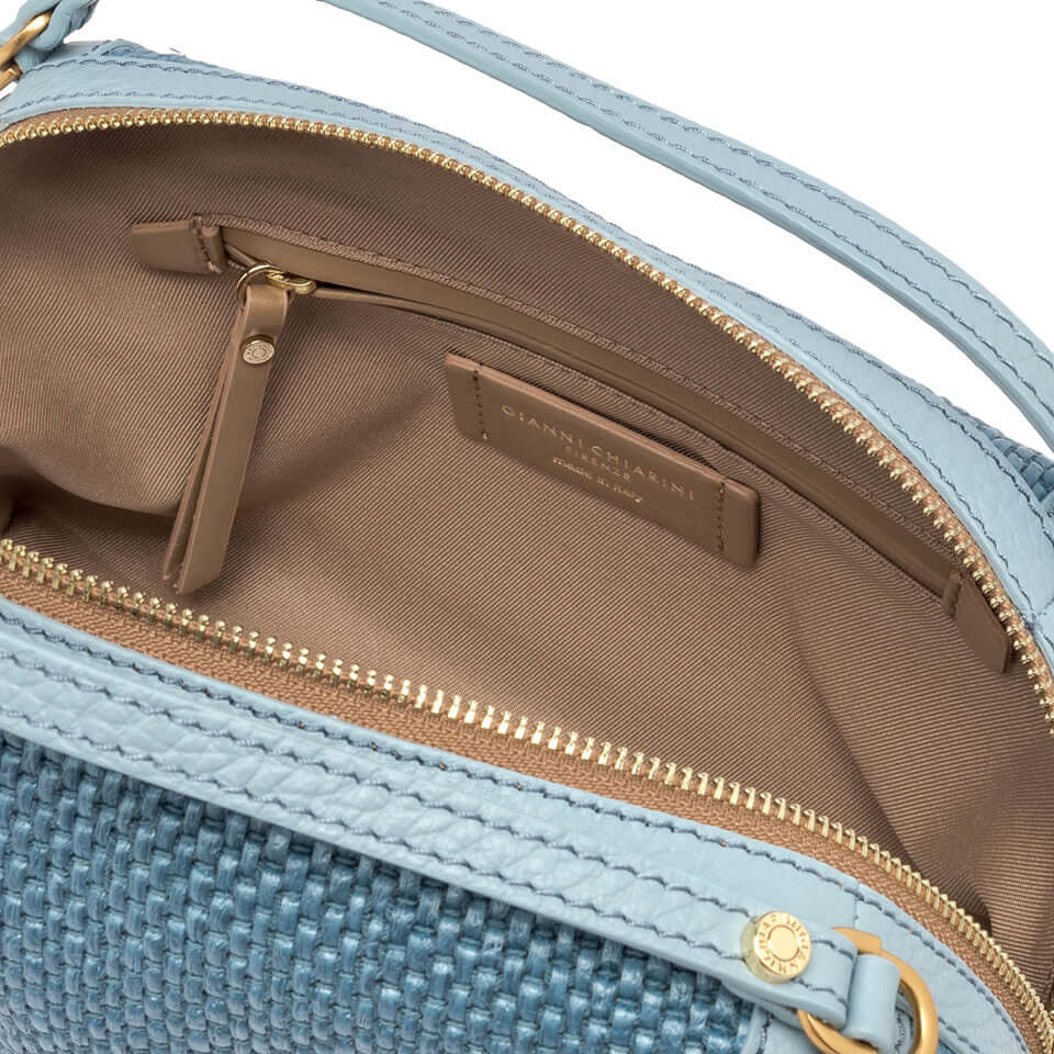 Interno della borsa ALIFA di Gianni Chiarini Firenze, dettagli in tessuto intrecciato e chiusura con zip.