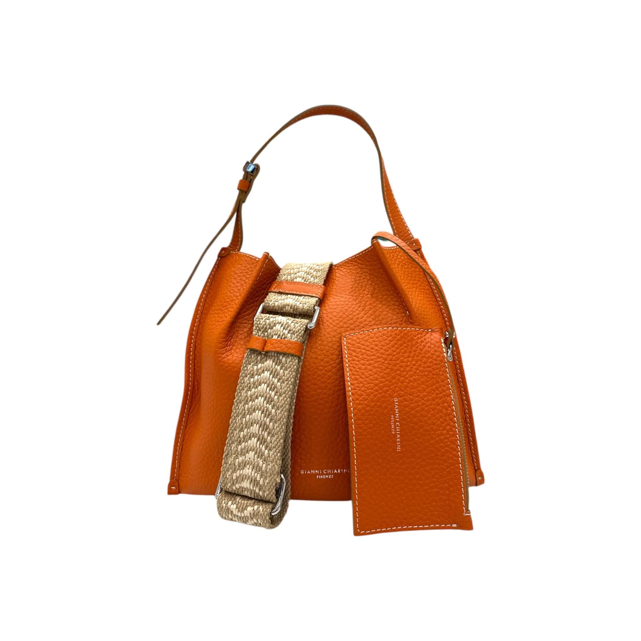 DORY borsa in pelle double grana maxi di Gianni Chiarini, leggera e stilosa, con passanti gemelli e chiusura magnetica.