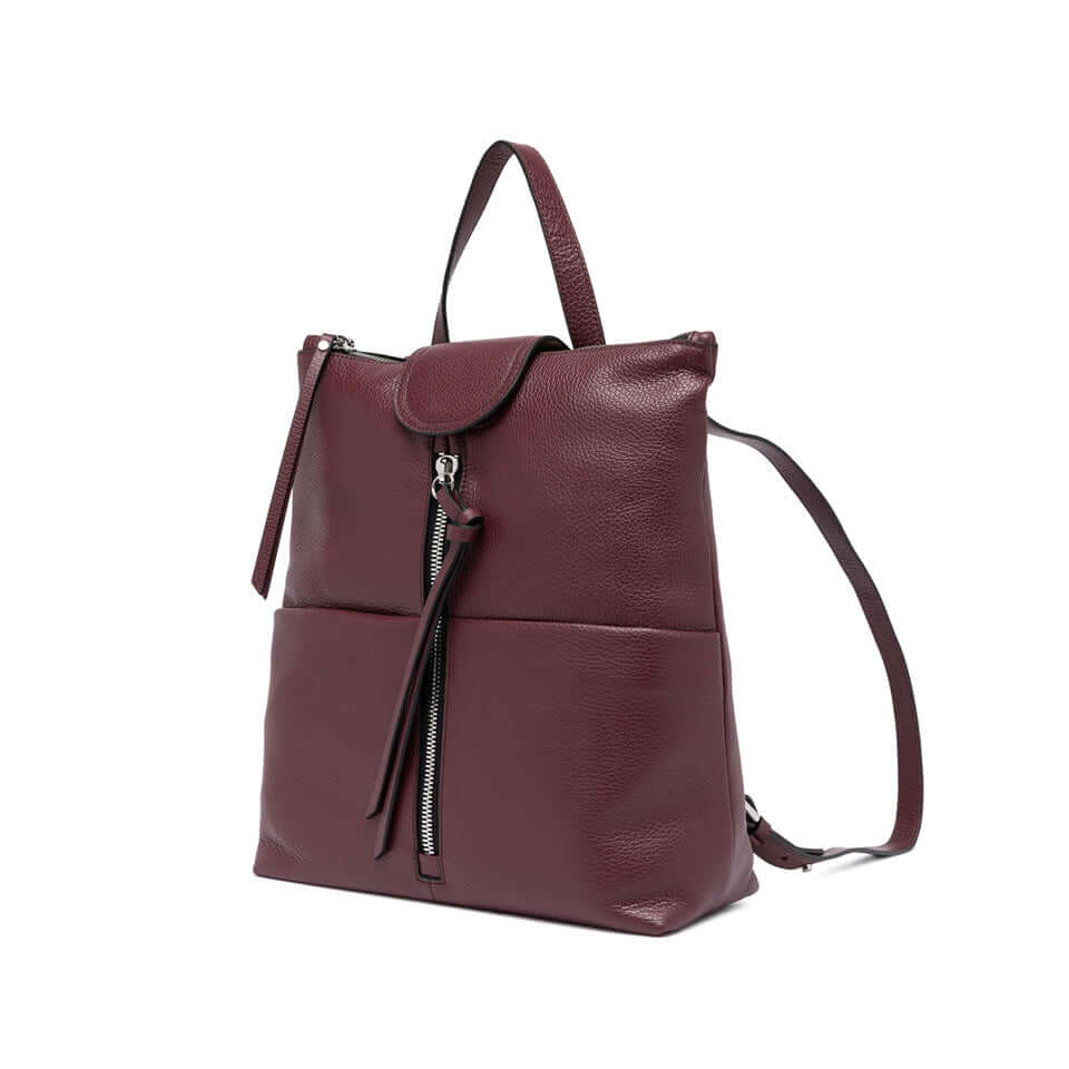 GIADA zaino in pelle martellata di Gianni Chiarini, elegante e funzionale con maxi tasche e chiusura zip.