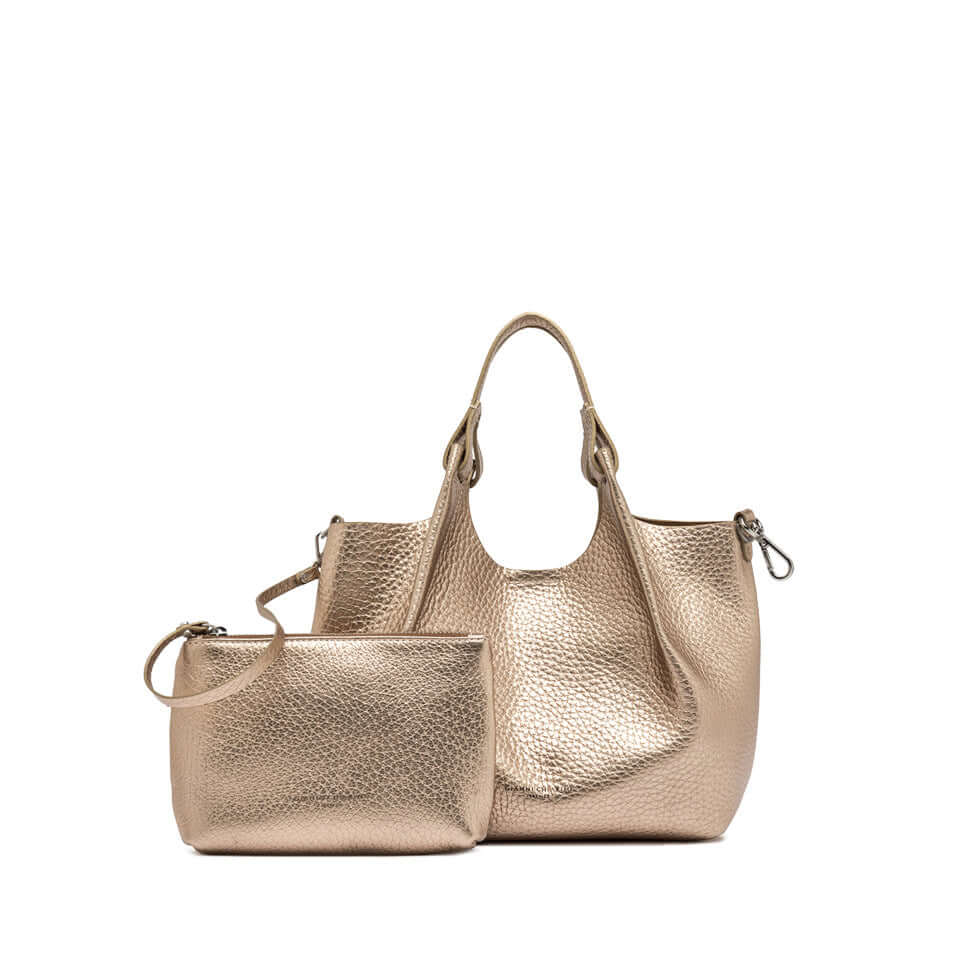 Borsa DUA gianni chiarini in pelle grana maxi con pochette zip, color oro, pratica ed essenziale per ogni look.