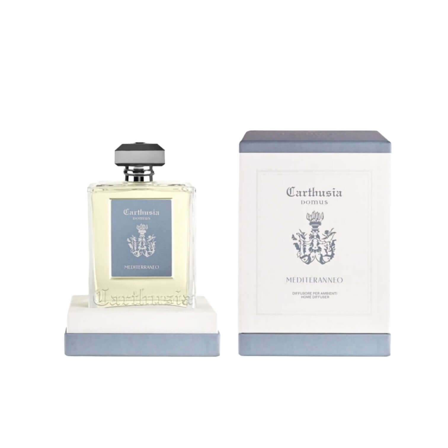 Elegante diffusore Mediterraneo Domus Carthusia in flacone con scatola, ideale per ambienti privati e hospitality.