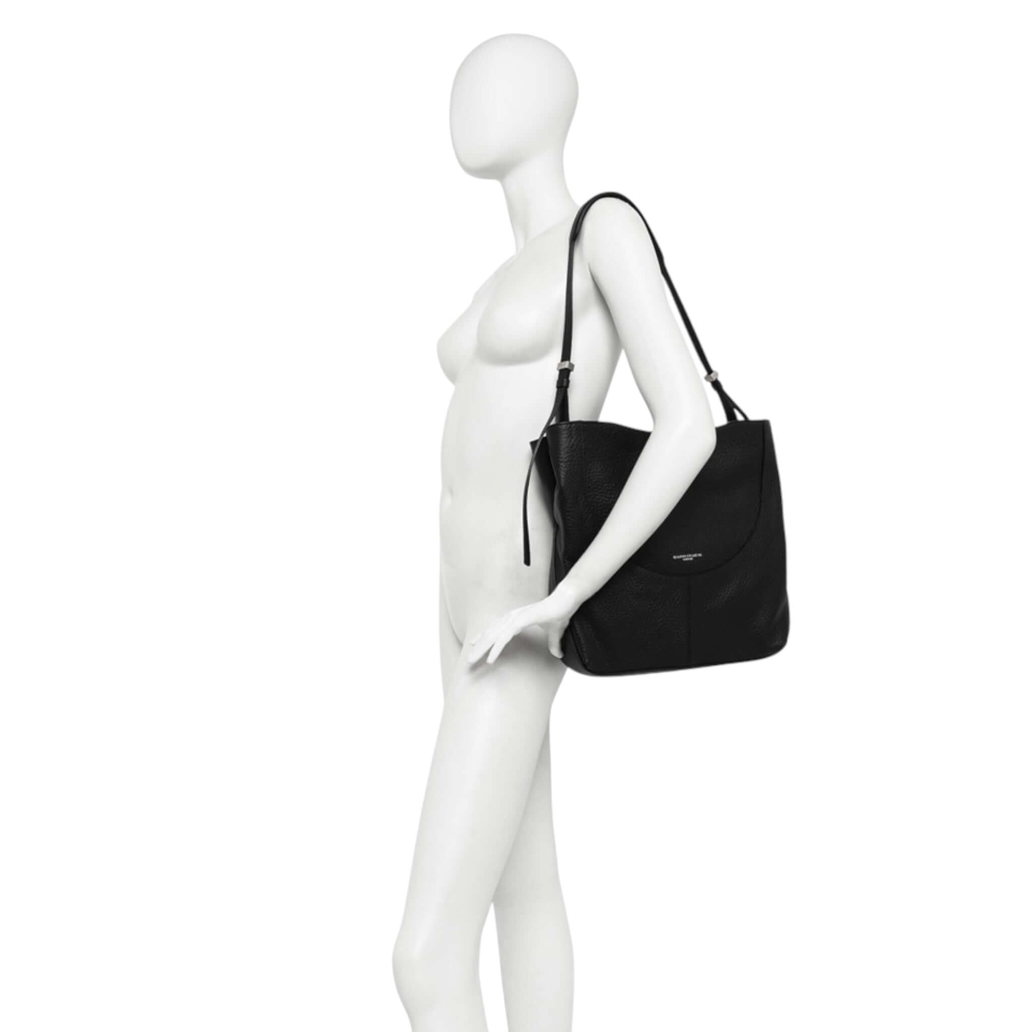MINERVA by Gianni Chiarini in black leather, featuring a minimalist design with a magnetic closure and shoulder straps.