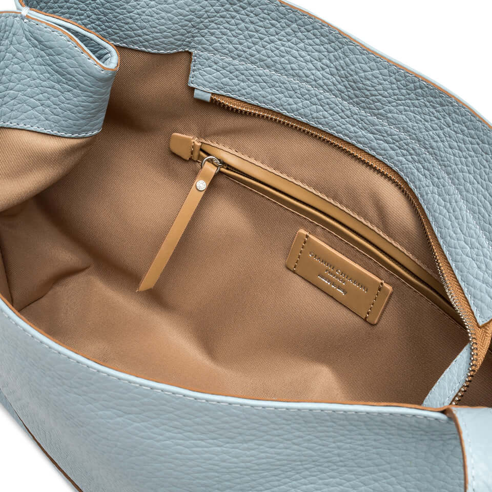 Interno della borsa MINERVA di Gianni Chiarini, con tasca e chiusura a cerniera in pelle grana maxi.