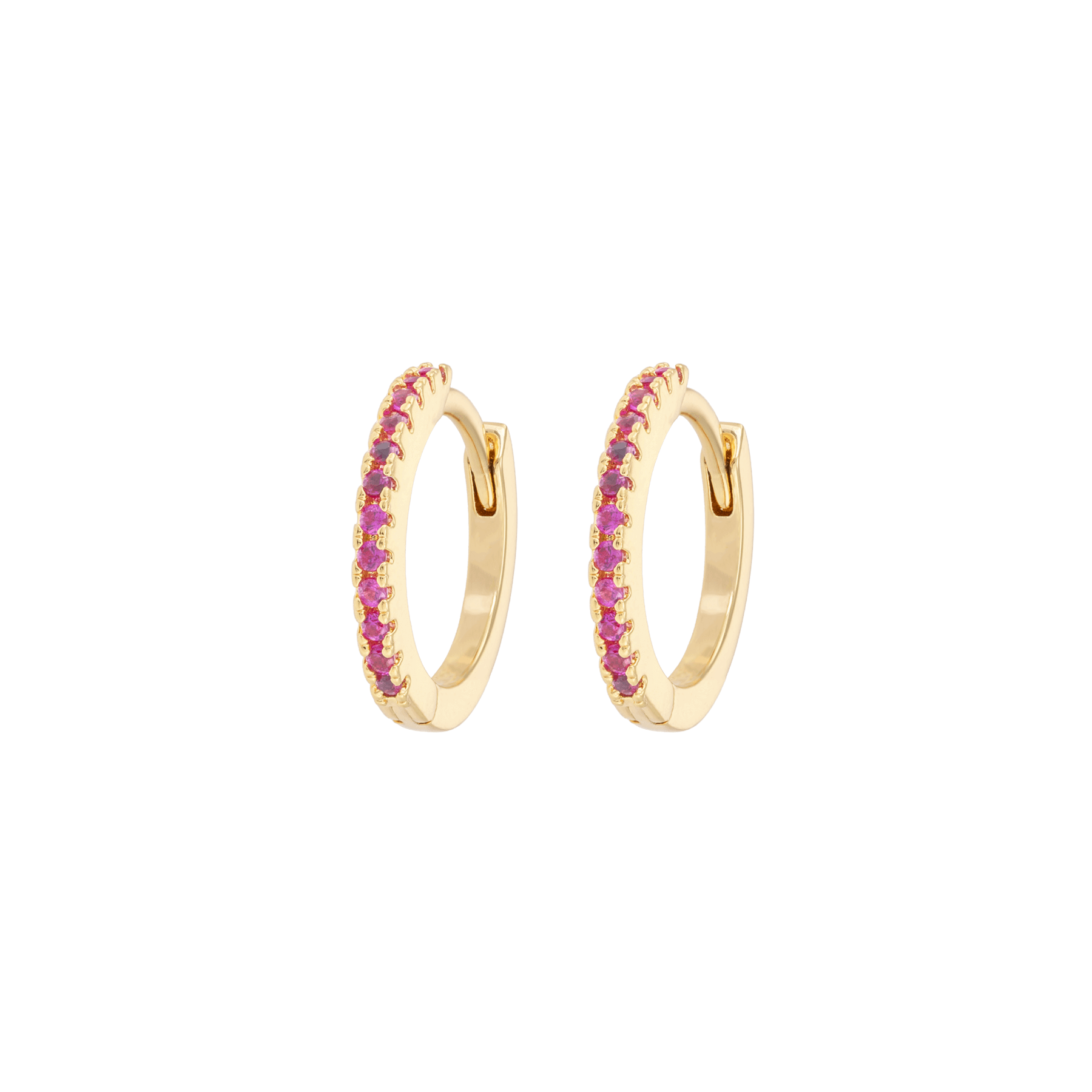 Orecchini a cerchio medio in ottone placcato oro con pietre ciliegia, eleganza e modernità.