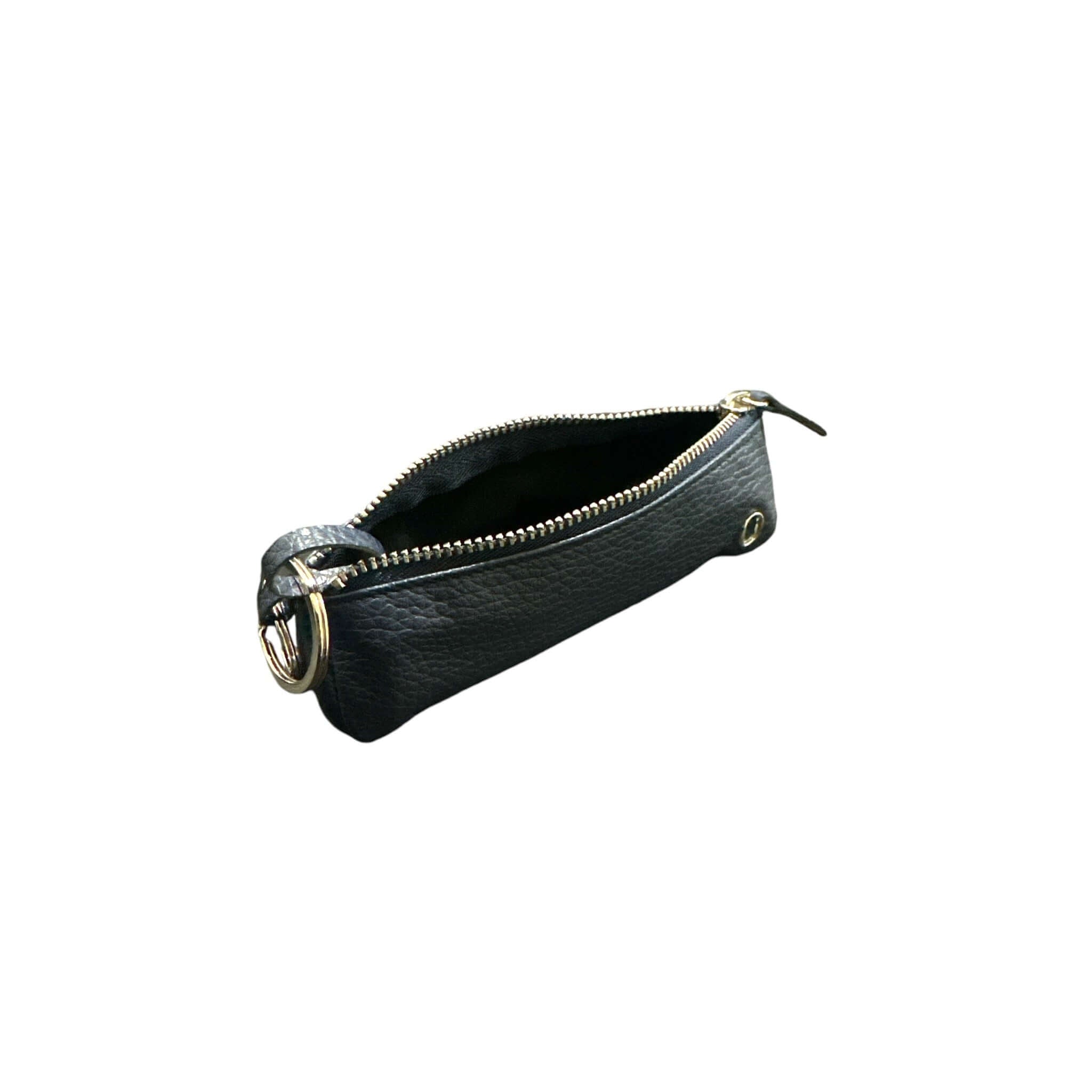 Portachiavi Triangolo Micron in Pelle nera con chiusura a zip e anello, ideale per organizzare le chiavi.