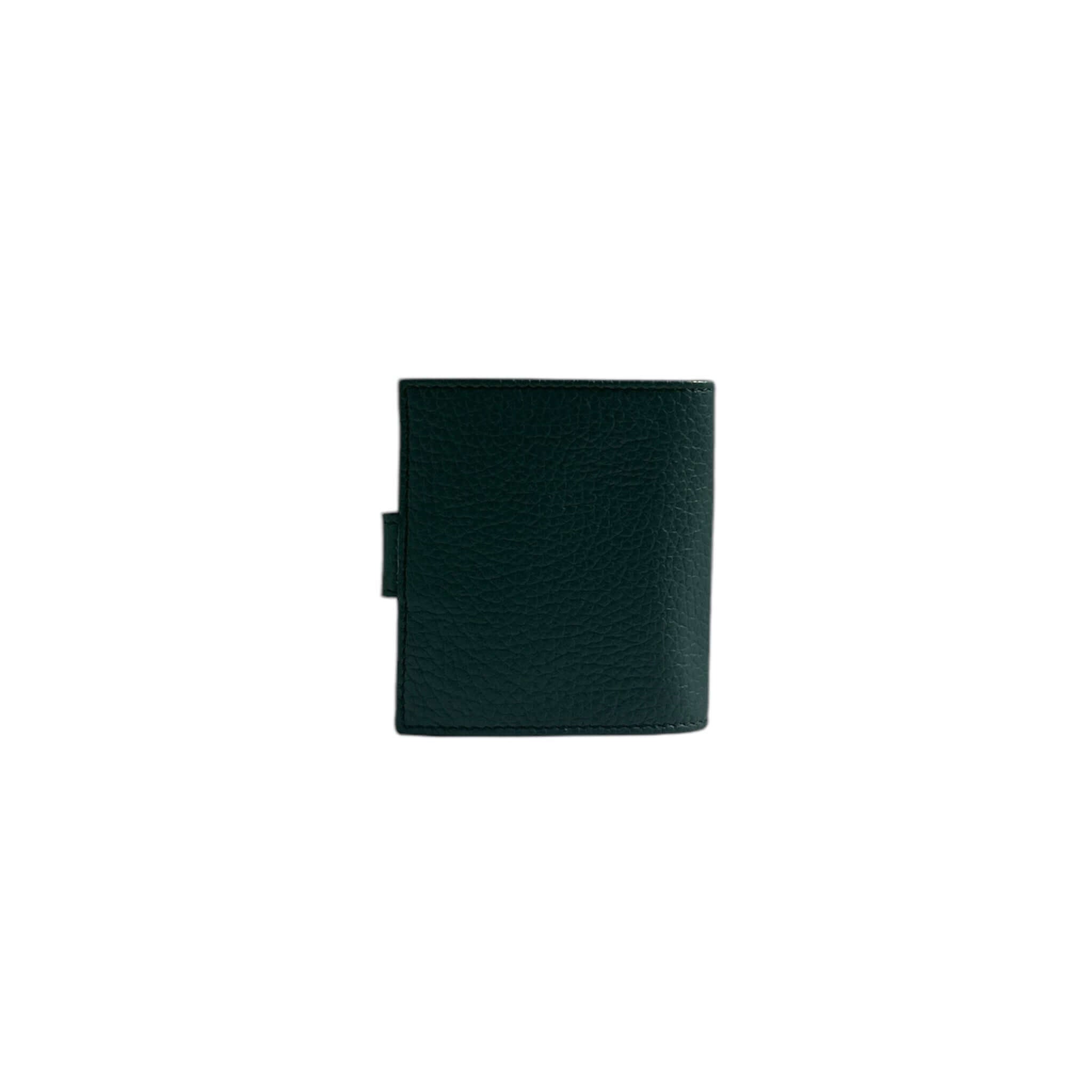 Portamonete Micron in pelle martellata, elegante accessorio in verde, realizzato artigianalmente in Italia.