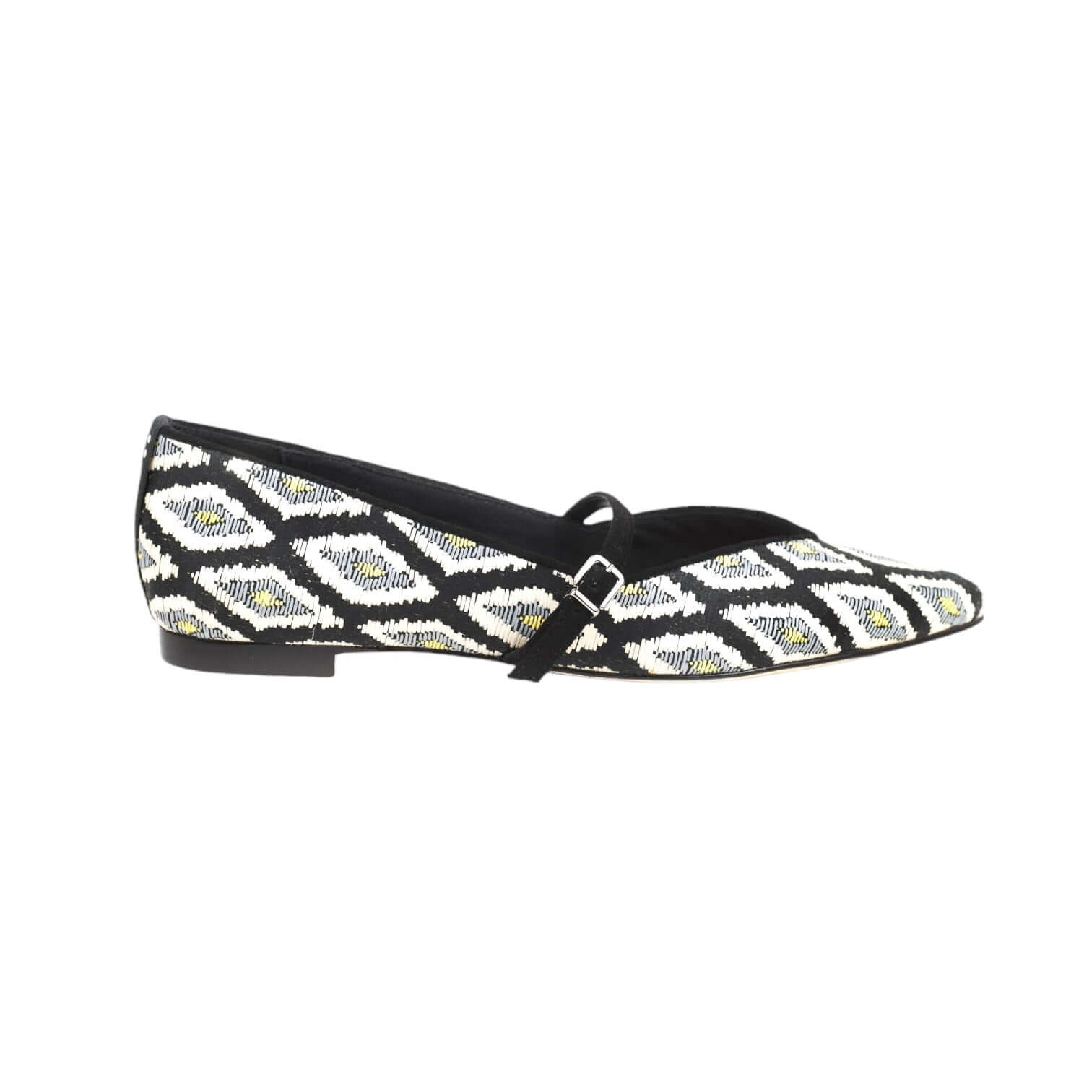 Scarpe a Punta Pinhao, flat shoes with a sustainable design and Brazilian vibe, featuring a unique black and white pattern.