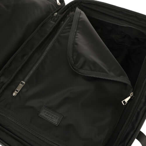 Trolley da viaggio in pelle, spazio interno con tasche e chiusura zip, finitura palladio, made in Italy.