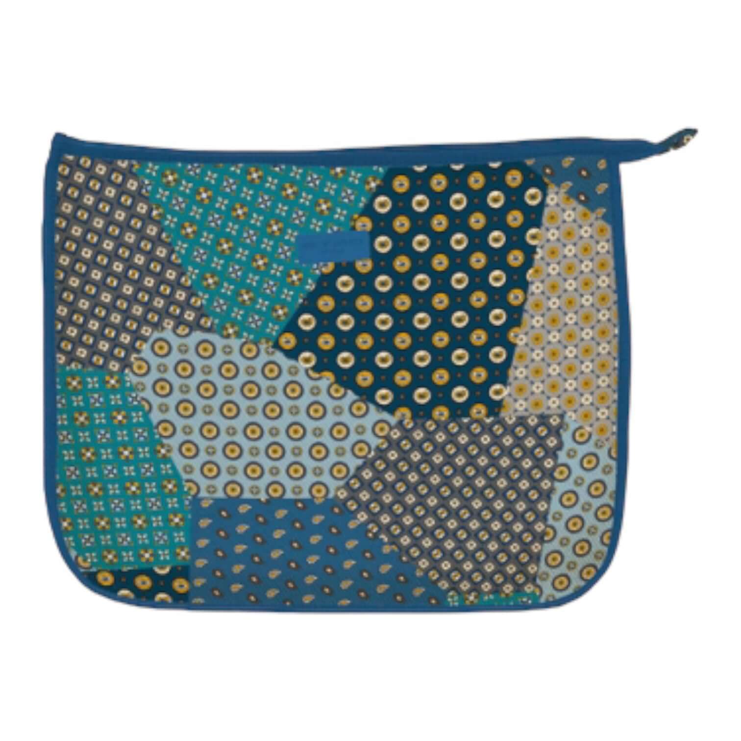 Trousse in nylon lavabile con fantasia patchwork, dotata di divisorio interno e chiusura con zip, dimensioni 29x24x14 cm.