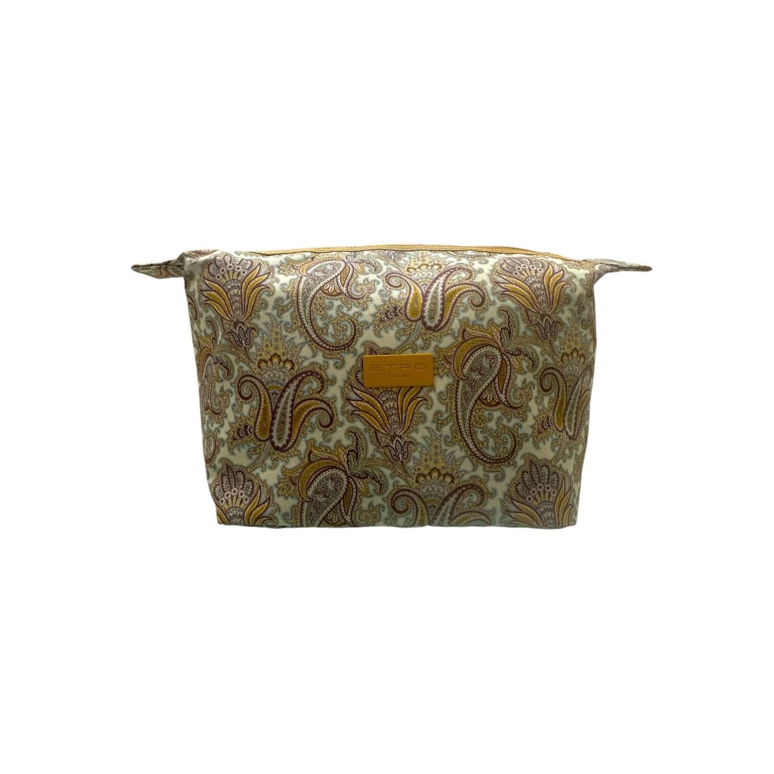 Trousse da viaggio in nylon lavabile con motivo fantasia, chiusura zip, targhetta ETRO, dimensioni 20x12x15 cm.