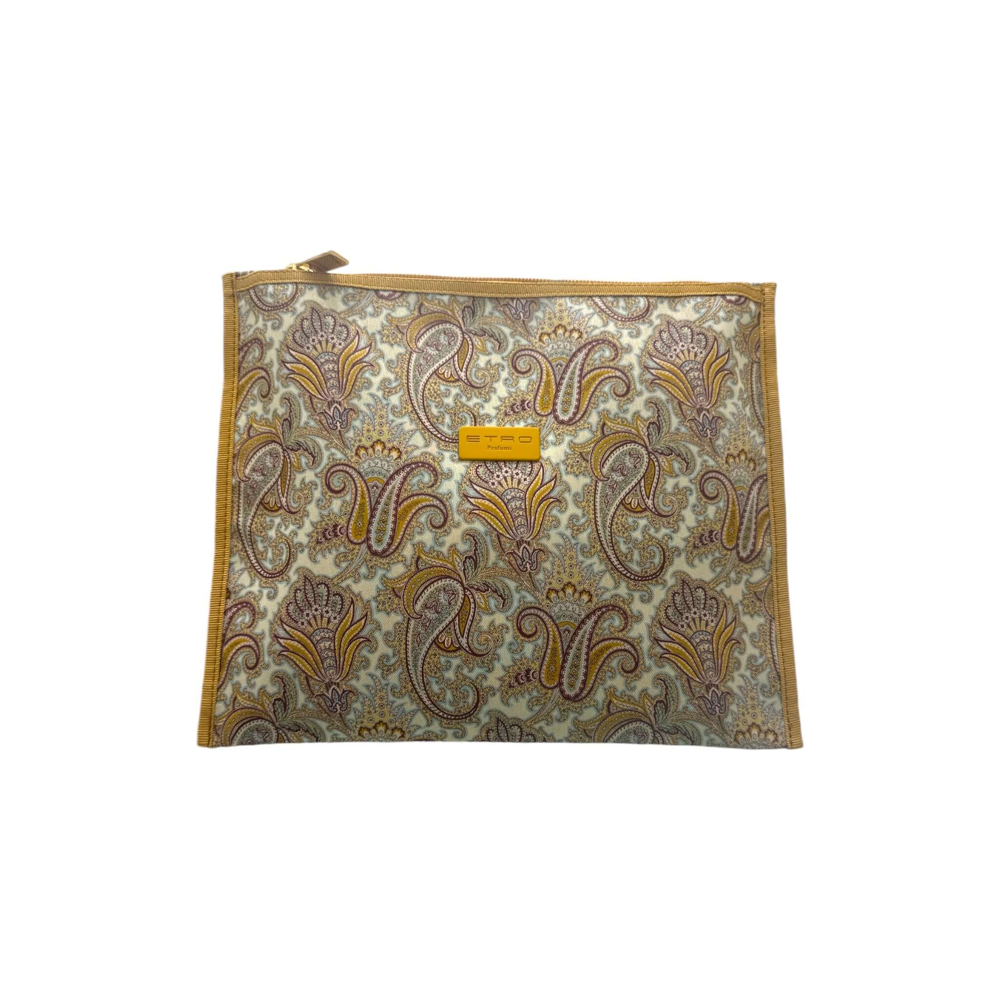 Trousse Quadrata in nylon lavabile con fantasia, chiusura zip, targhetta ETRO, misure 30x25x0,5 cm.