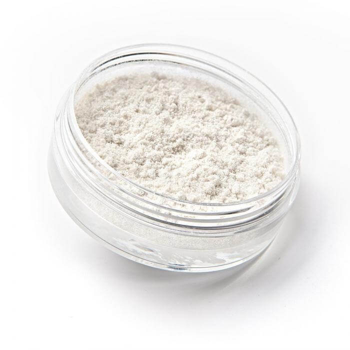 Ombretto Pearl in polvere bianco perlato, effetto luminoso e iridescente per occhi brillanti.