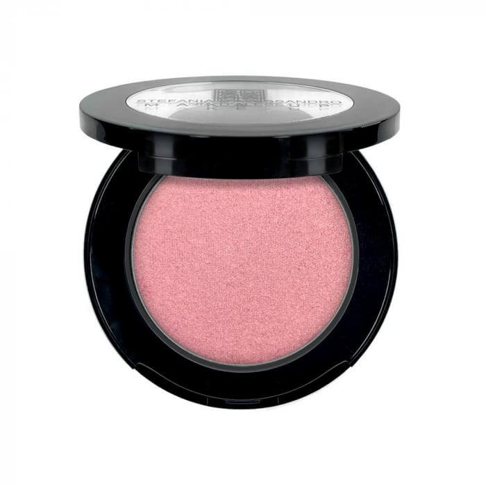 Ombretto Goldpink: rosa oro eyeshadow in a sleek black compact, perfect for a shimmering eye look.