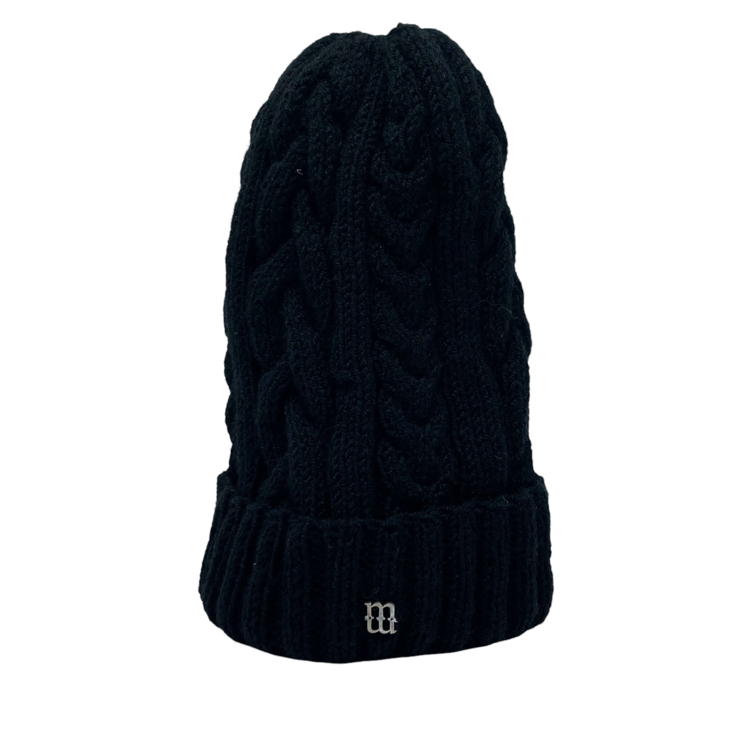Berretto BB Nero in lana nera con dettagli in argento, realizzato con trecce e spirali, taglia unica.